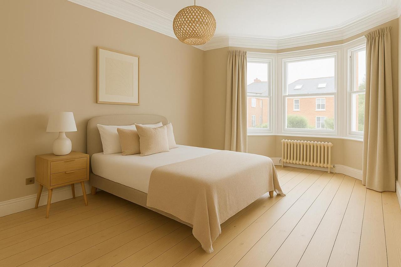 Stylish House with a large Garden 2min to Clapham South Tube - B&B