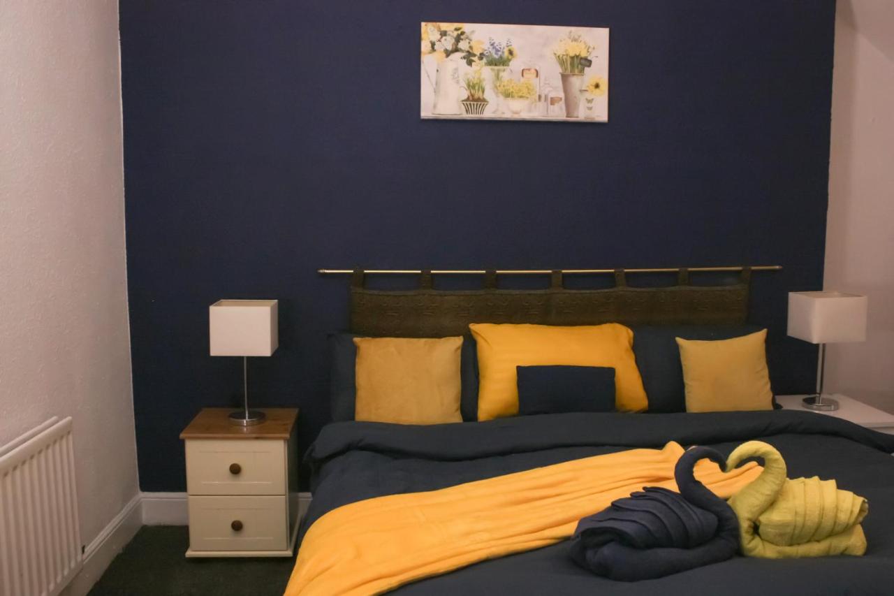 Zimmer mit Kingsize-Bett