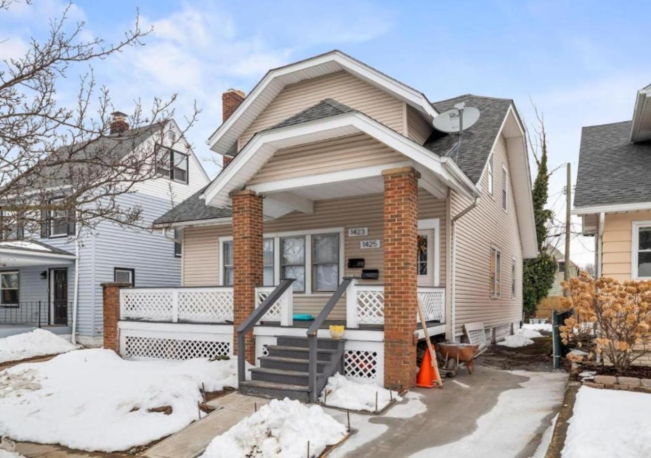 Modern 2BR Retreat in the Heart of Lakewood - B&B