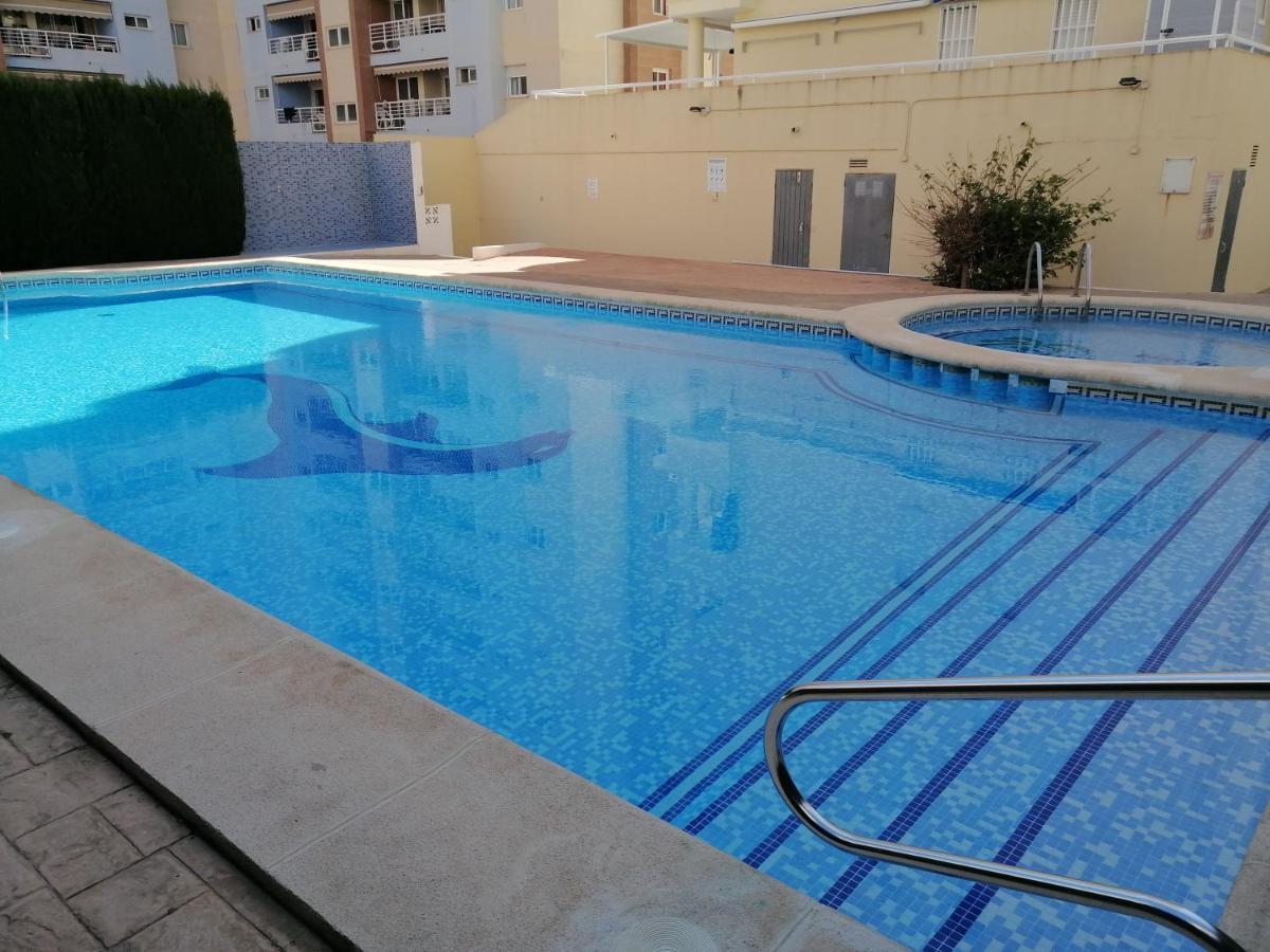 Bonita piscina y playa de gandia - B&B