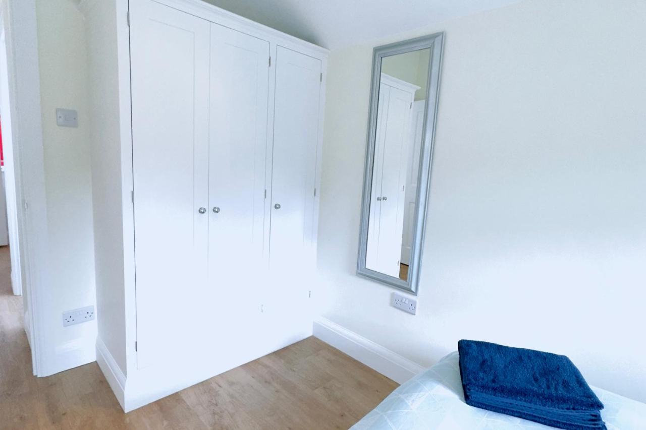 Self-contained Suite inside the House - B&B Sutton