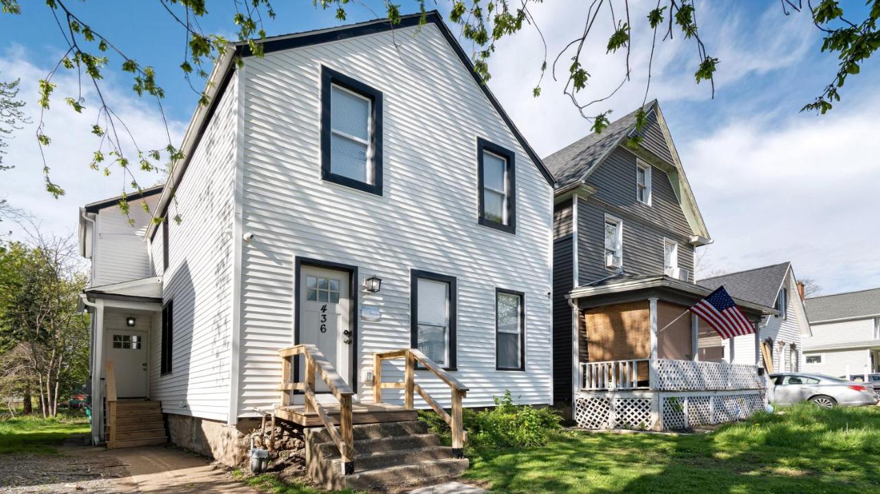 7 Bedroom House! Walk to Niagara Falls! New Whole House - B&B