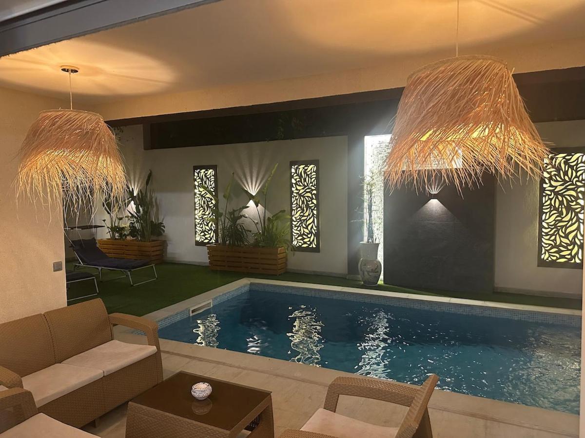 Luxurious Stella 2-bedroom Apartment with Pool - B&B
