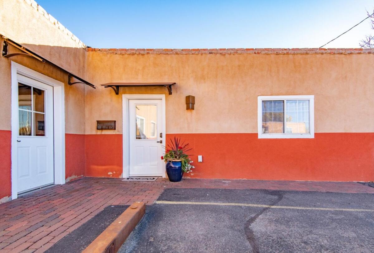 Historic Adobe Casita Downtown Specious 620 Sq Ft, King Bed and Patio - B&B Santa Fe