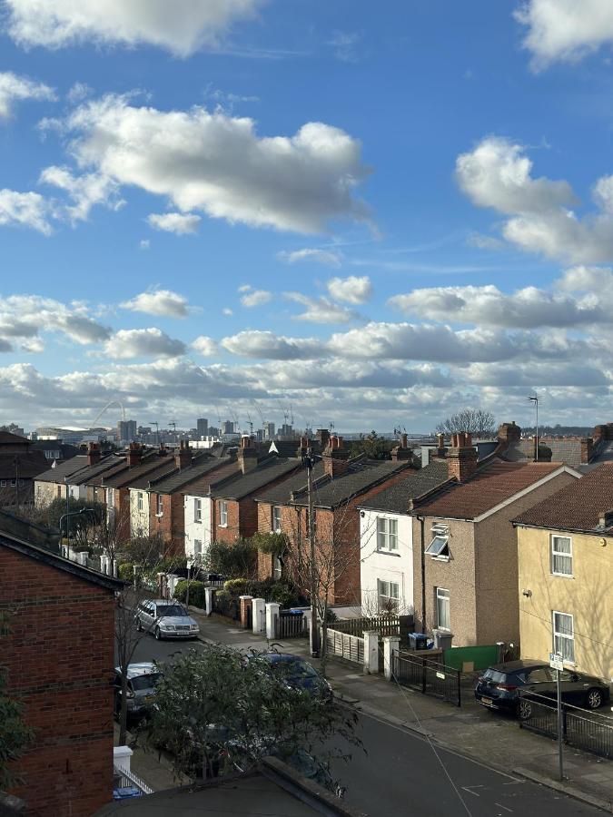 Zozy Whimsical Land - B&B London