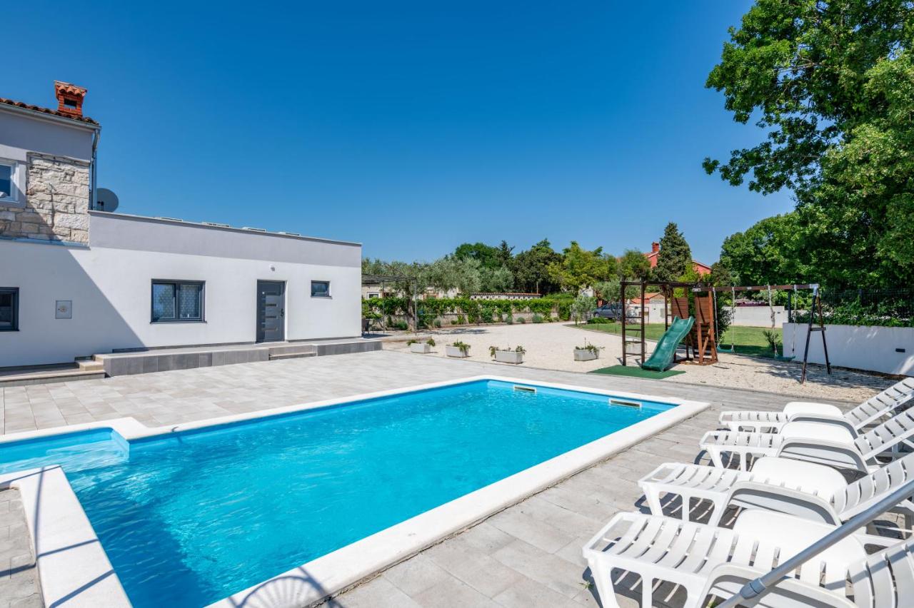 Villa Summer House Nina, a wonderful villa close to the beach - Chambres d’hôtes Pavicini