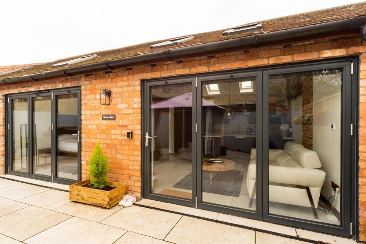 The Cowshed - Luxury Barn with Hot Tub - B&B