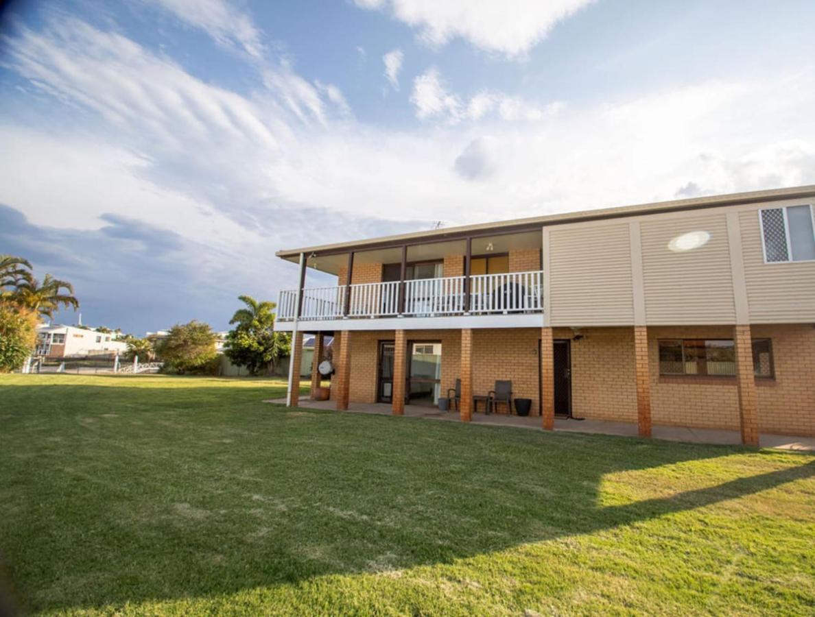 Marina Views - Waterfront and Sleeps 8 People - B&B