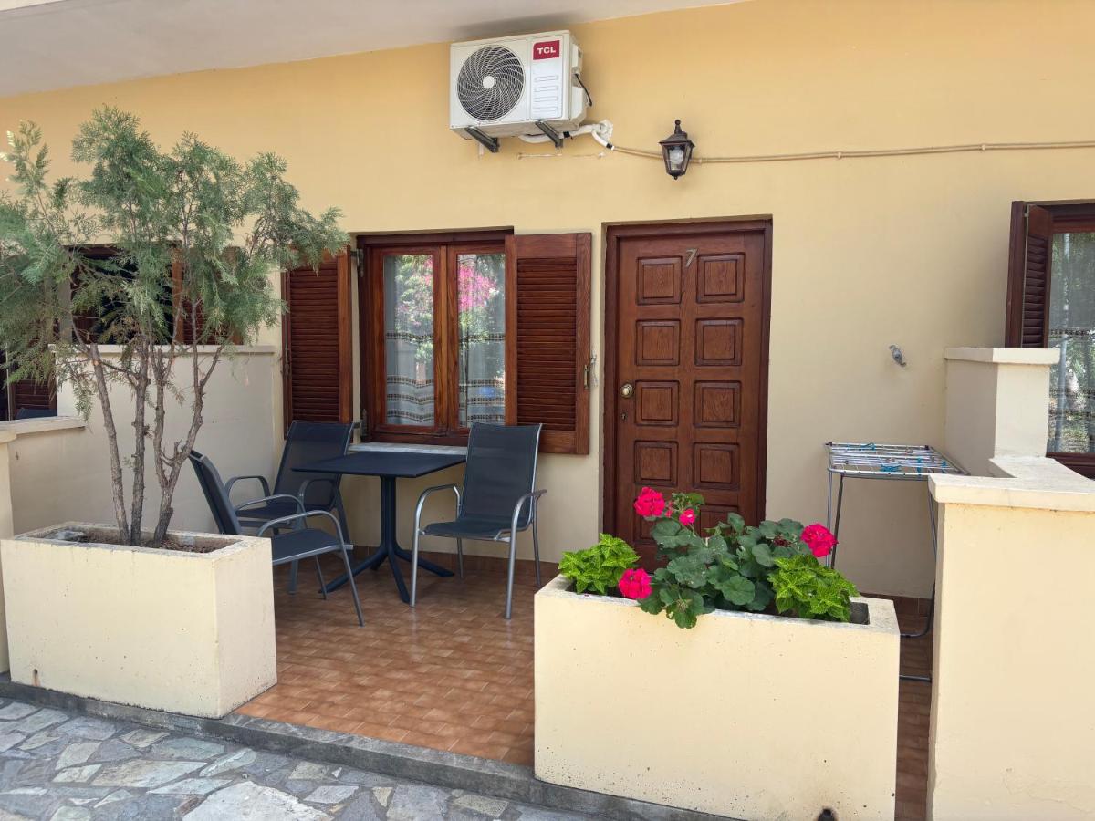 Studio (3 Adults)
