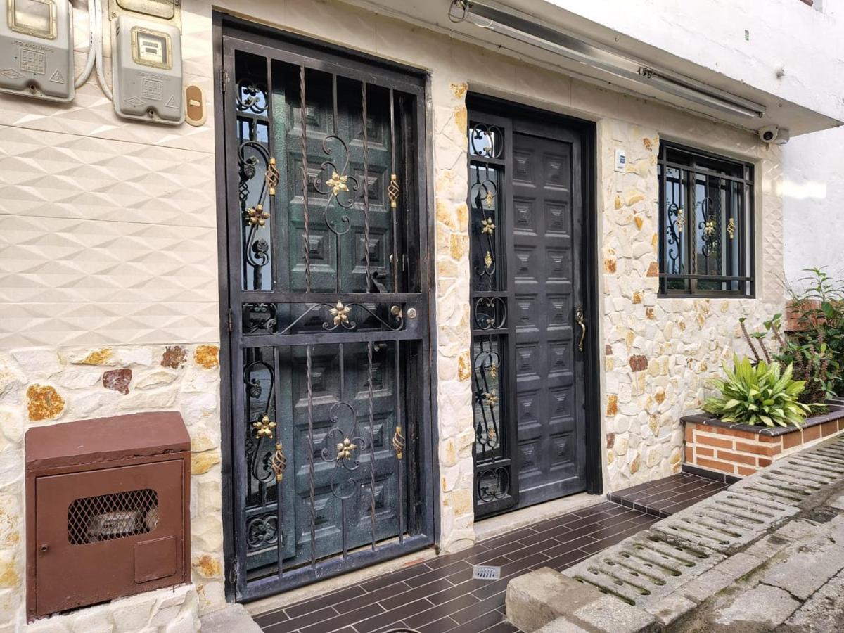 Casa Hévenie, Amplia, familiar, cómoda y bien ubicada - B&B El Pueblito