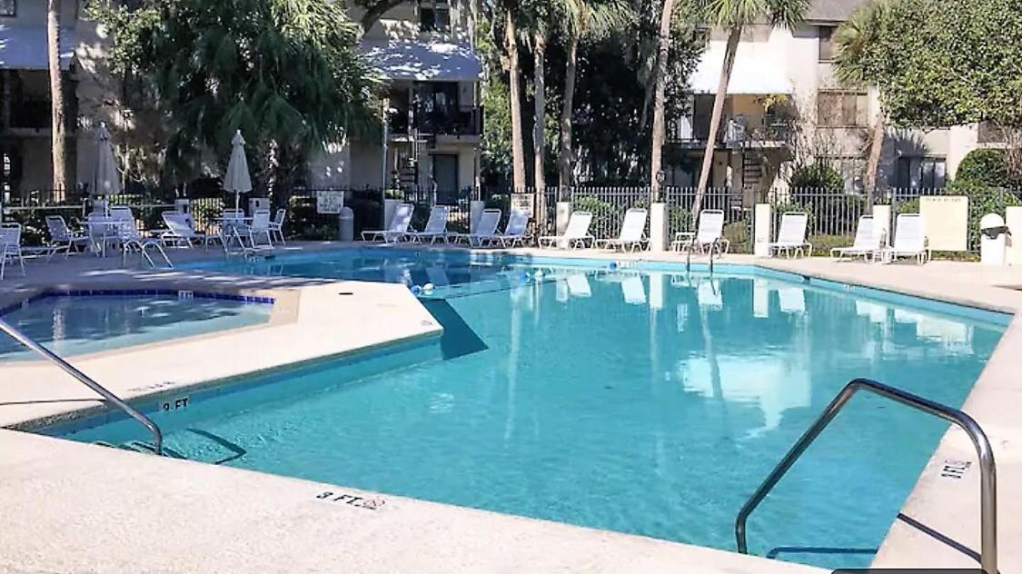 Springwood Villas with pool excess half a mile from beach - B&B