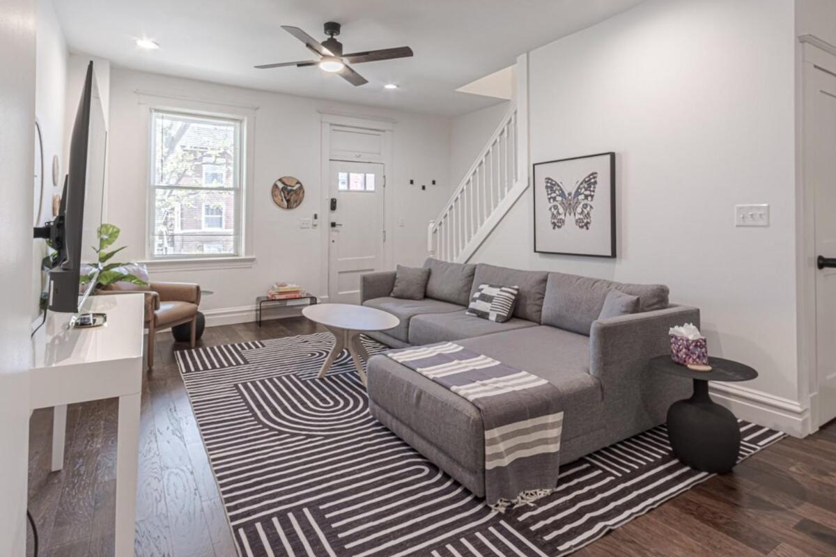 Ann Avenue 3BR St Louis Home with Games and Free Parking - Chambres d’hôtes Saint-Louis