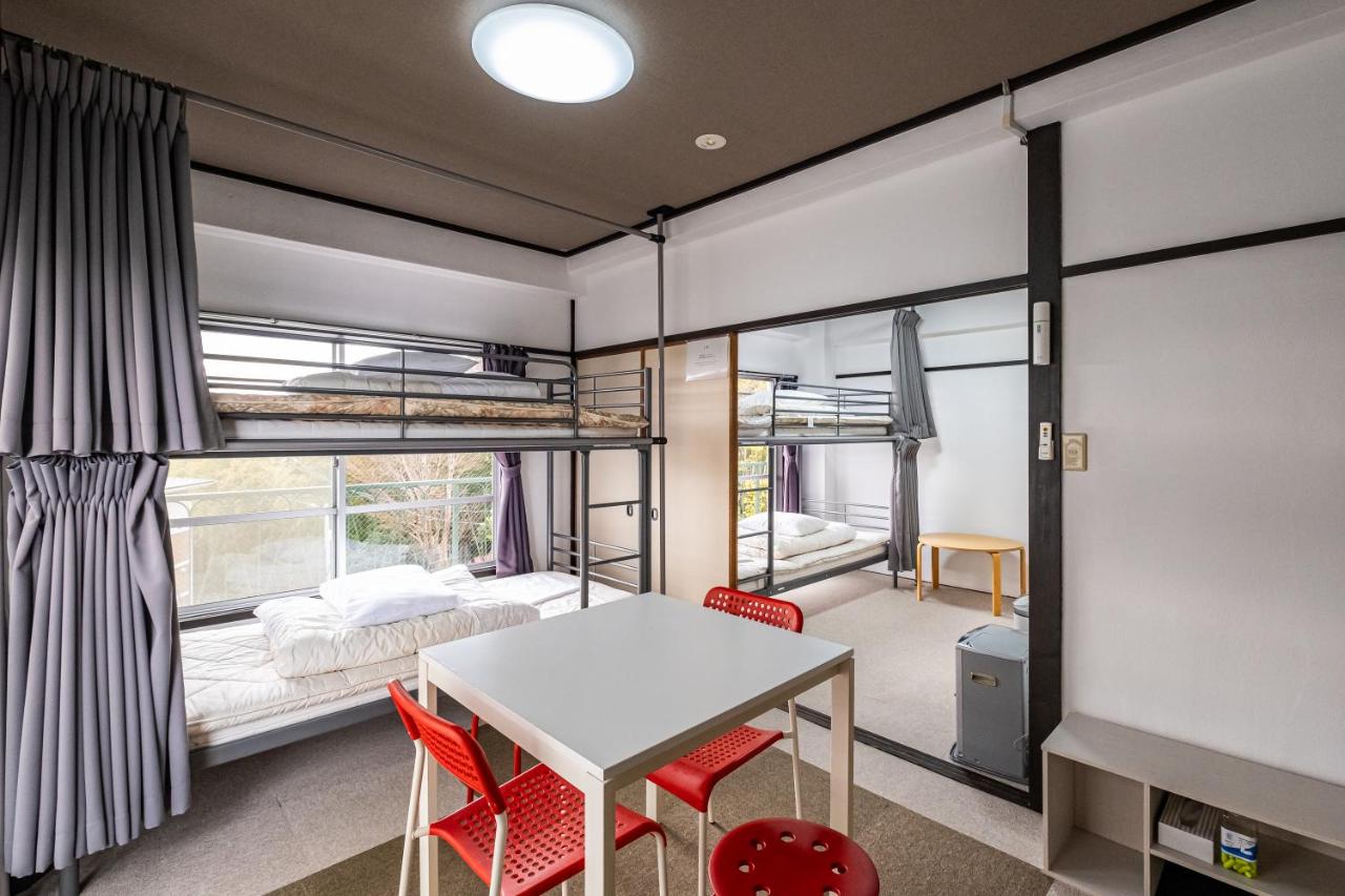Posto Letto in Dormitorio Misto con 4 Letti