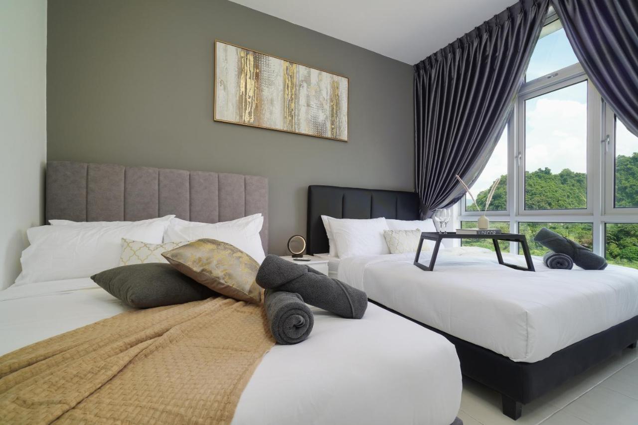 Two-Bedroom Apartment with Mountain View