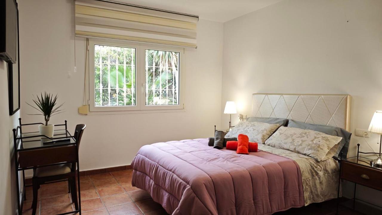 Camera Matrimoniale con Vista Giardino