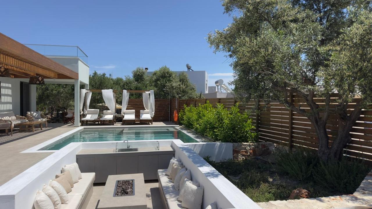 Villa Mourelo luxury villa in chania with private pool jacuzzi - Bed and Breakfast