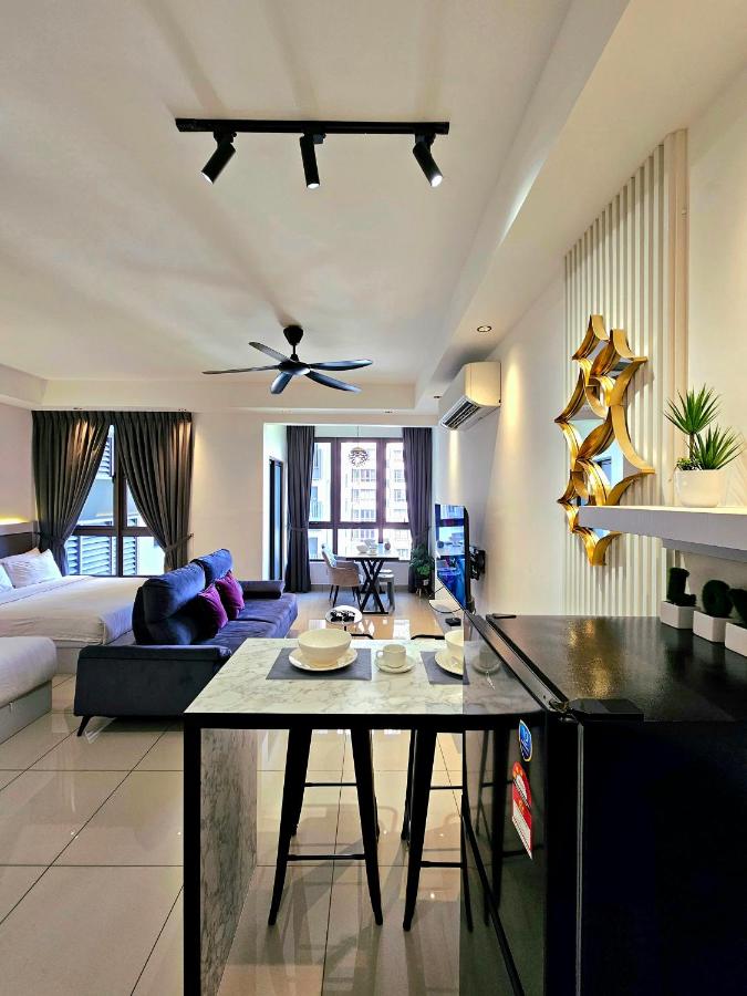 Cozy Studio for Small Families (Near Lift and Pool & City View)