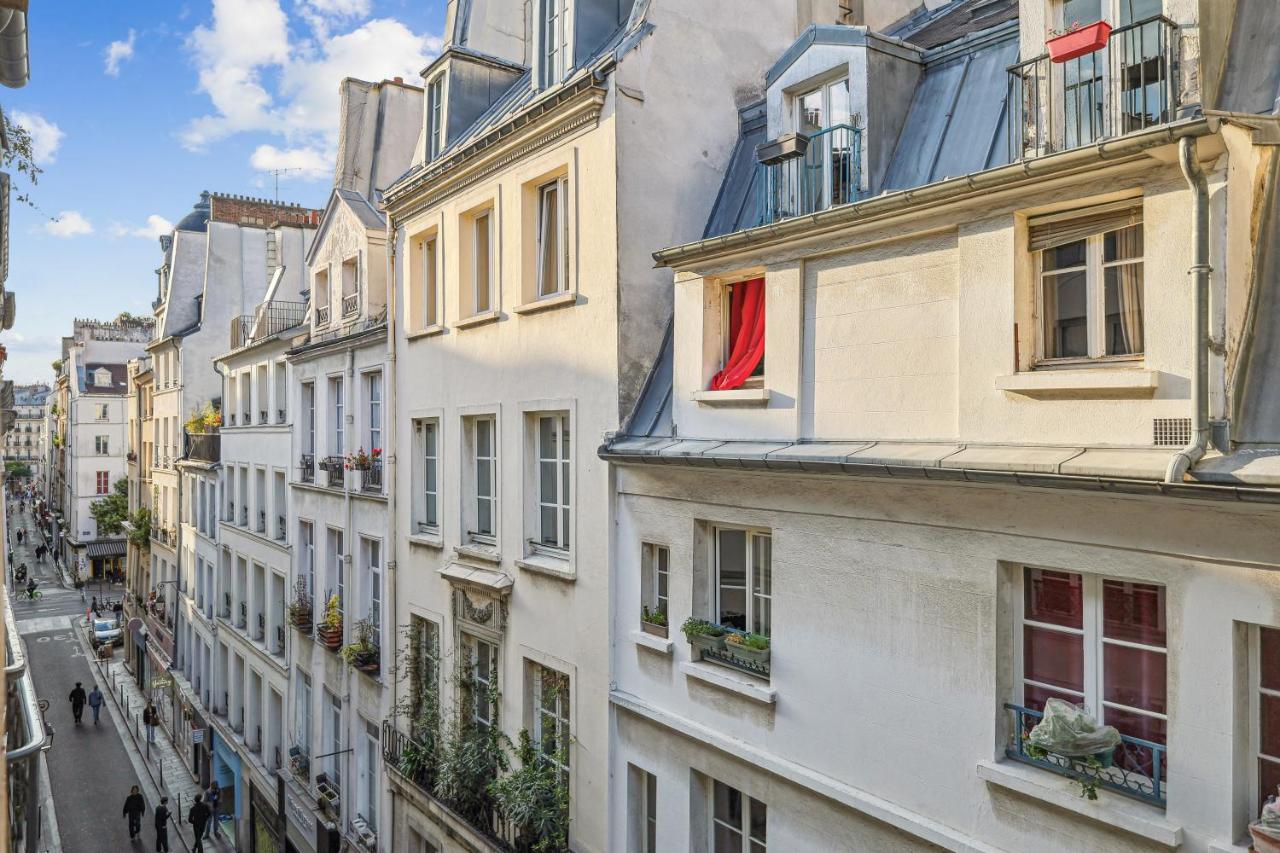 Joli studio grand et calme, Marais - B&B