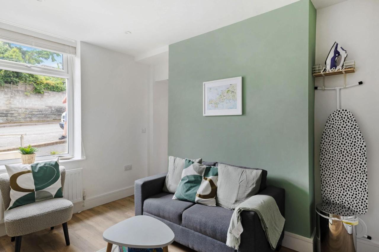 Modern and Bright 2 Bed Apartment in Saltash - B&B
