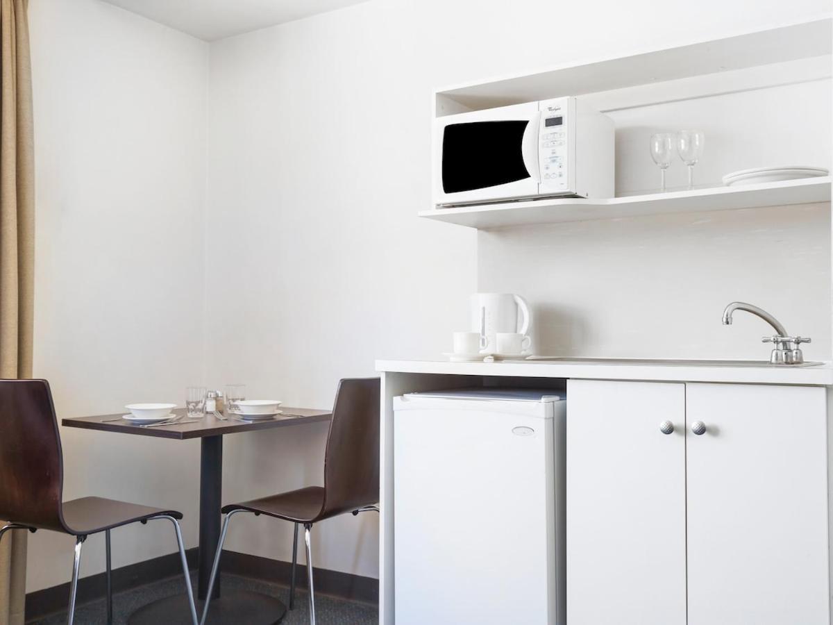 city unit at gouger st 106 - Bed and Breakfast Adelaide