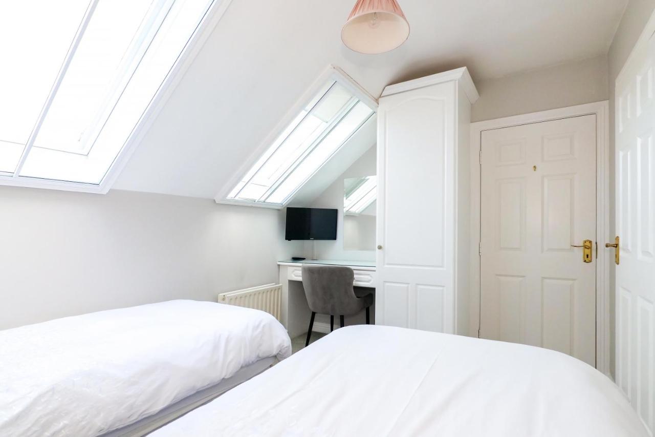 Twin Room with Private Bathroom