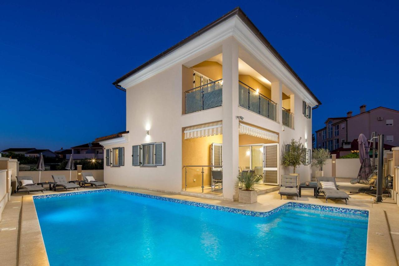 Villa Luxoria - B&B Peroj