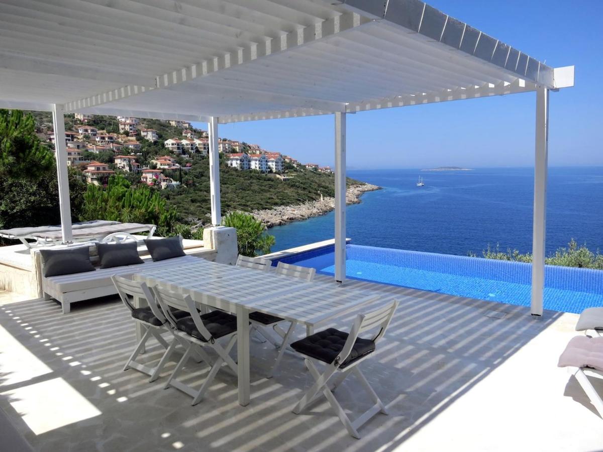 GÜZEL ELMA -Breathtaking Sea View Villa, Pool & Access to Sea - B&B Kas