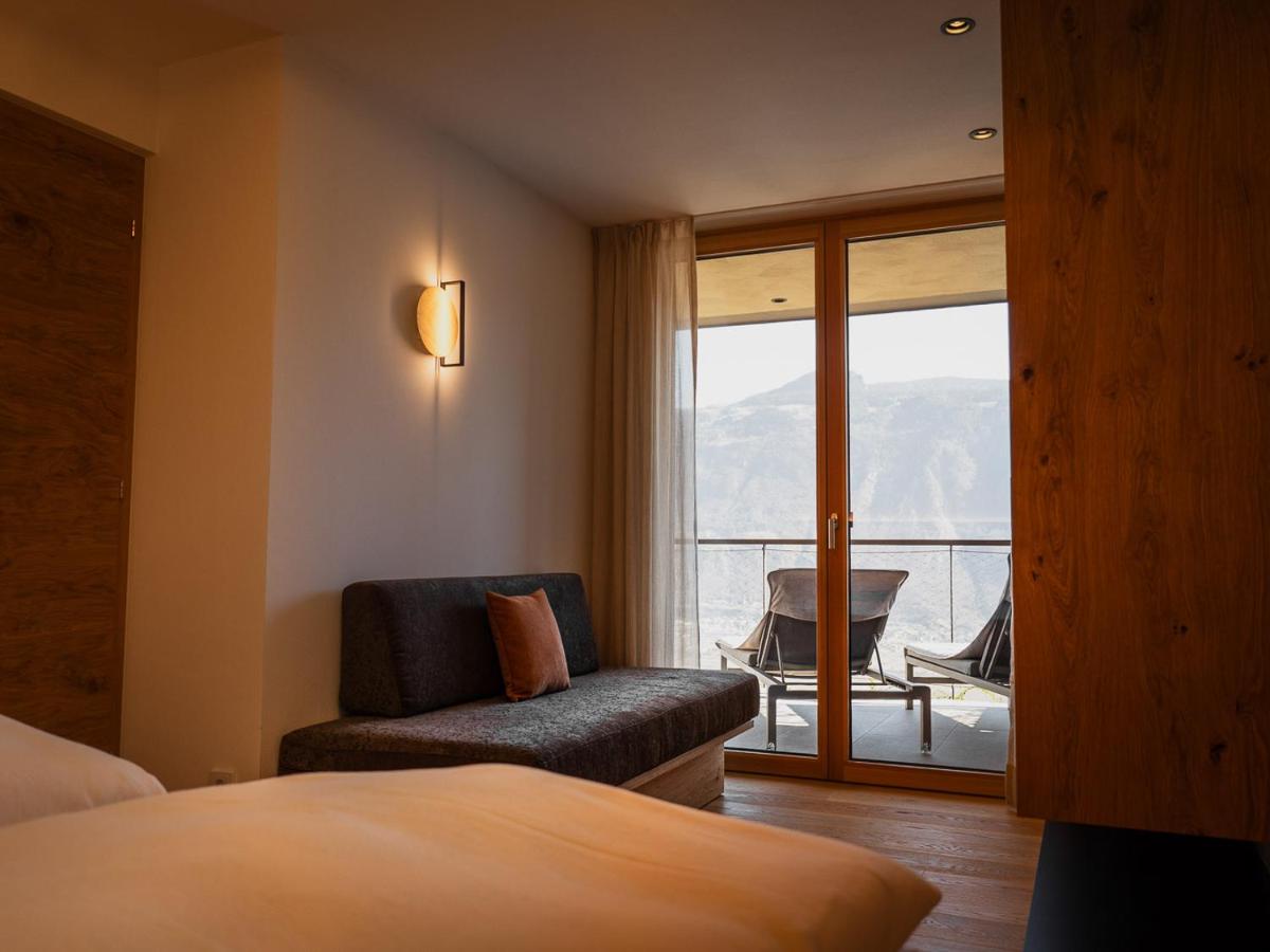 Two-Bedroom Apartment with Mountain View