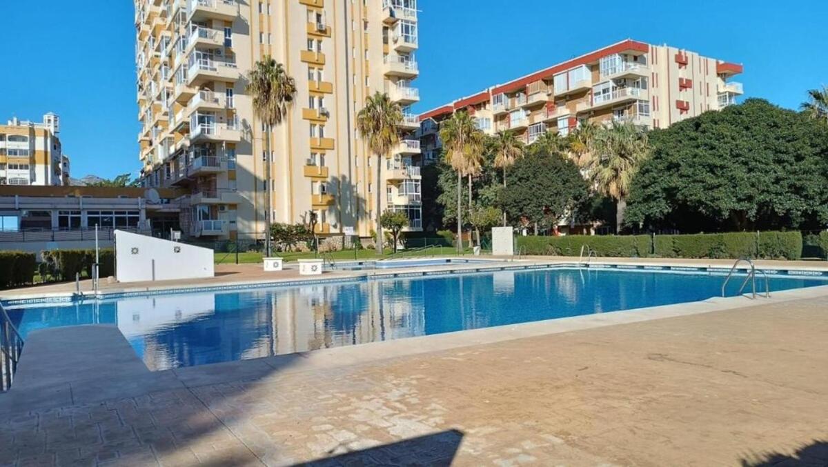 Estudio Iris con Piscina a 800m de la Playa - B&B