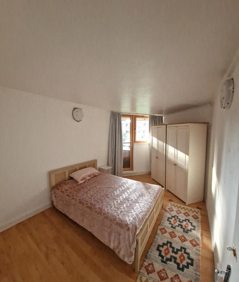 New Listing- 2 Bedroom Riverside Chelsea Apartment - Ferienwohnung London