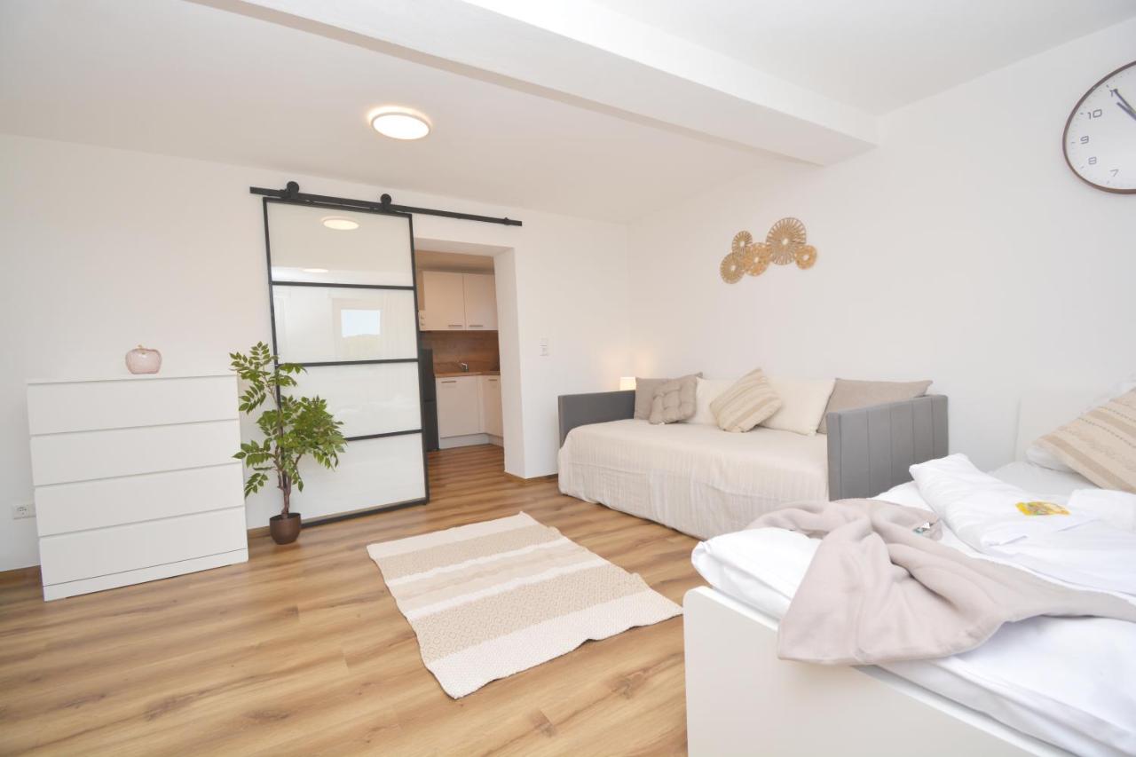 CO10-12 HI Apartments in Coburg - B&B