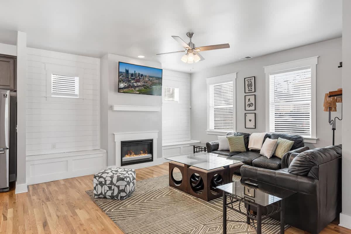 Lucky Bachelor 5 Min to Broadway With Hot Tub - Bed and Breakfast