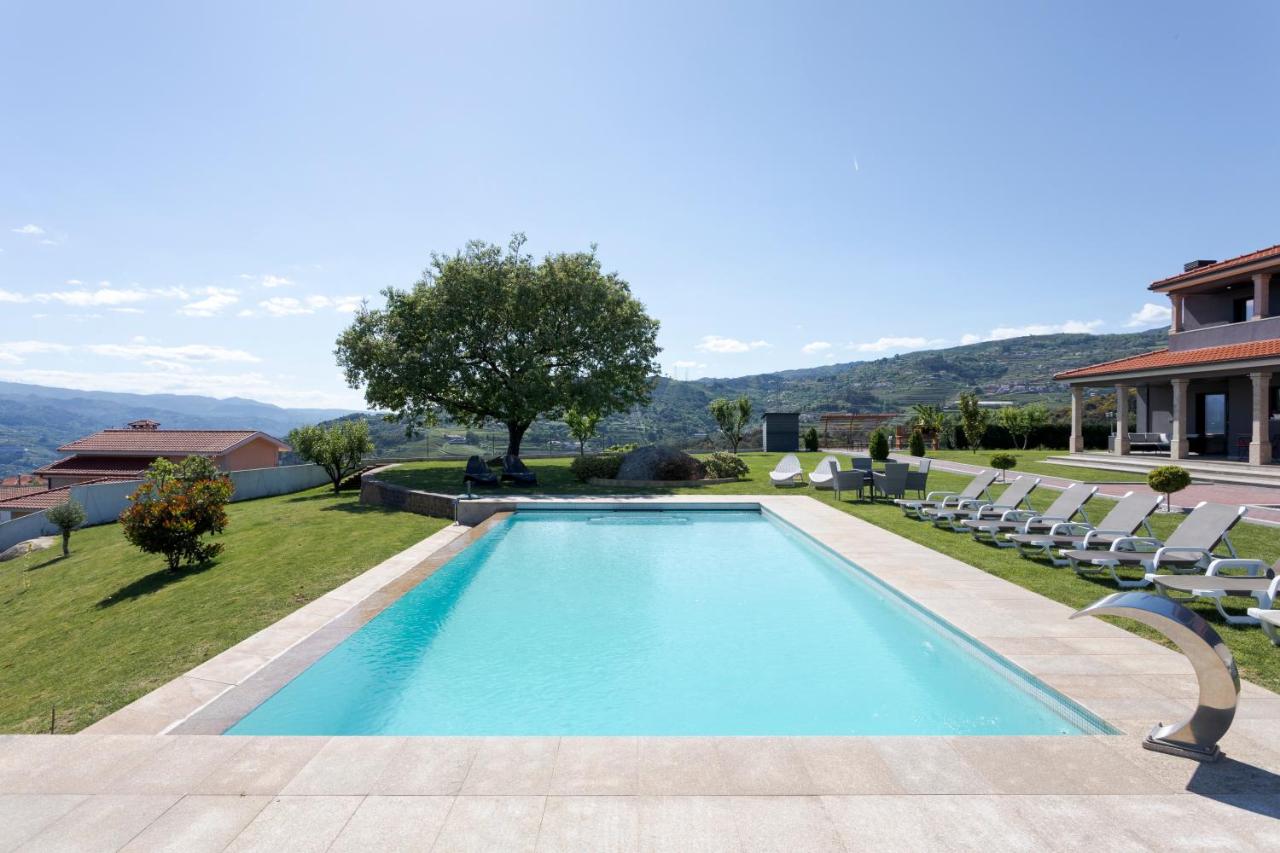Spacious Villa Pool & Douro View by Host Wise - B&B