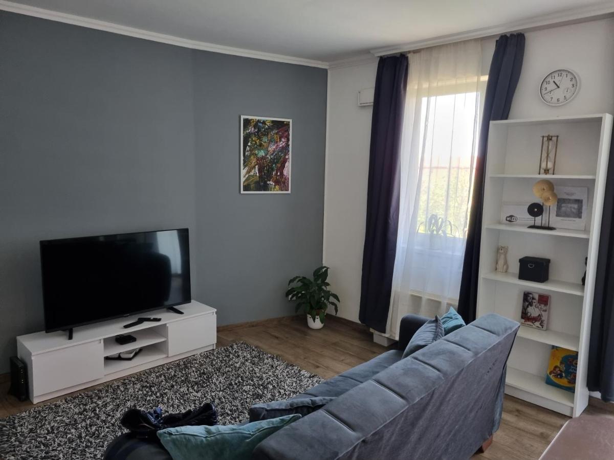 Little Home Apartman - B&B Hajdúszoboszló