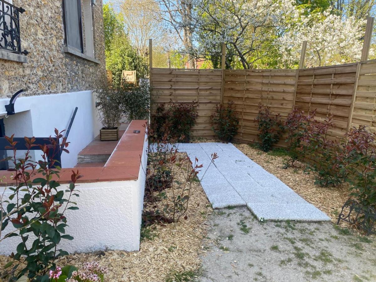Le Cocon - proche gare avec jardinet - 2 adultes et 1 bébé - Bed and Breakfast