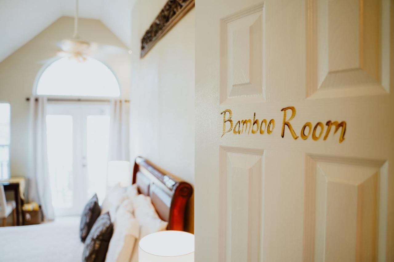 Queen Room with Pool View