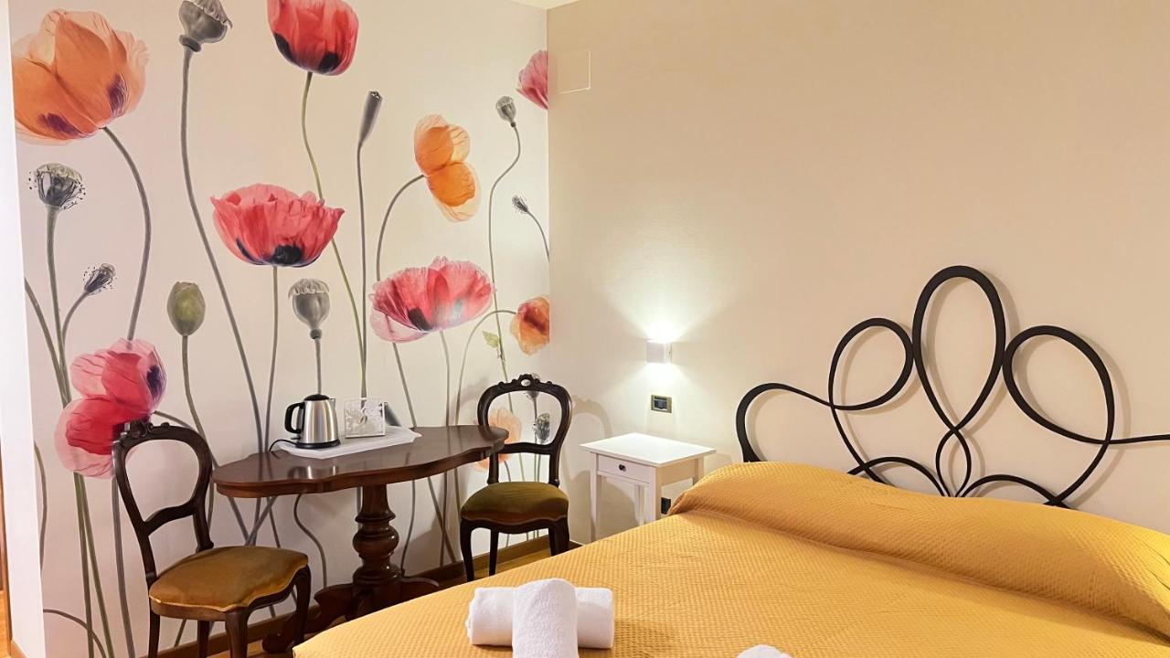 Family Room with Garden View