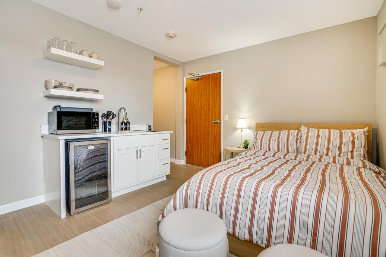 Convenient Studio Stay Easy Access to Twin Cities - B&B Blaine