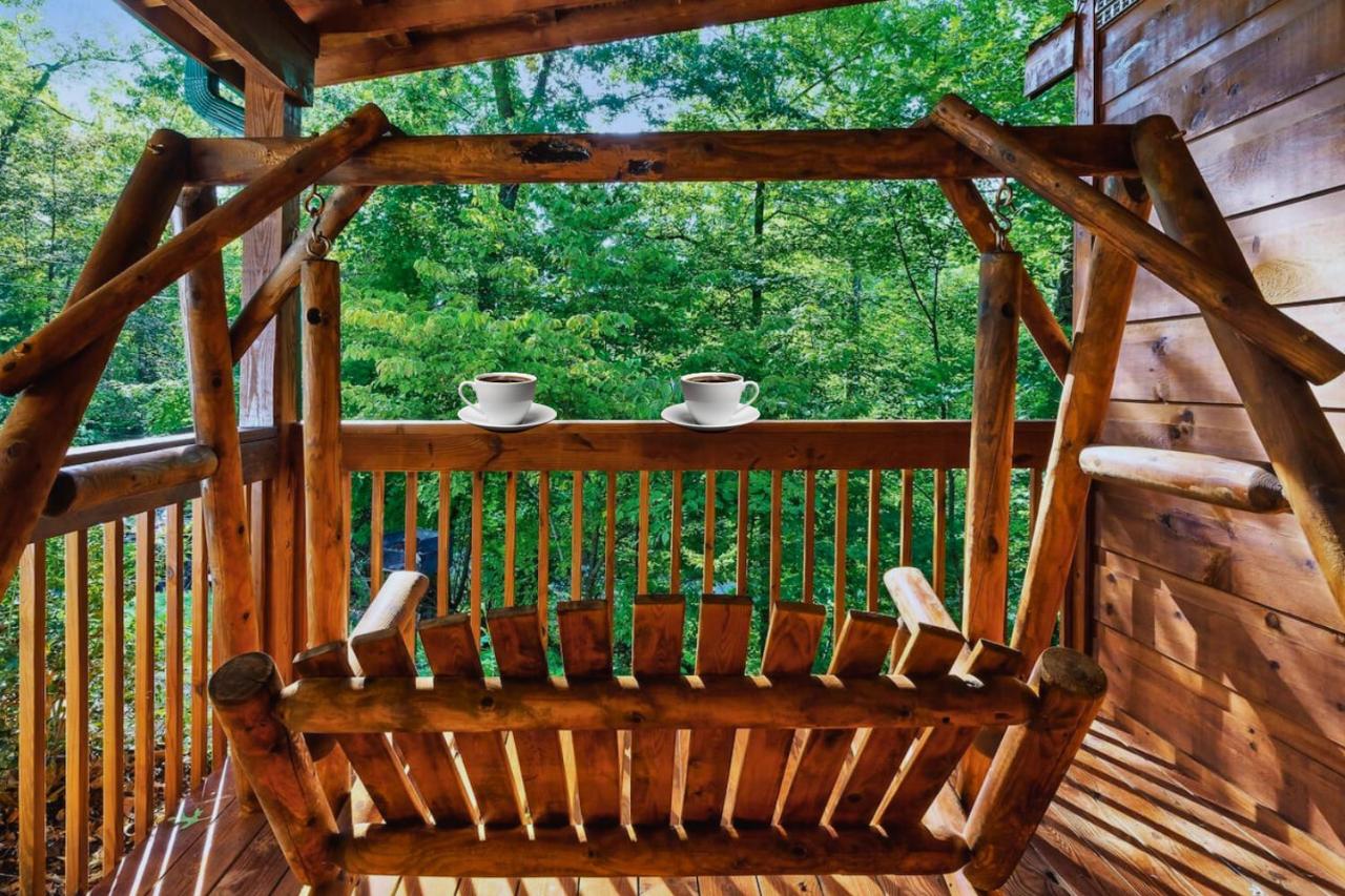 Hot Tub Cabin Smokies Near Dollywood - Chambres d’hôtes Sevierville