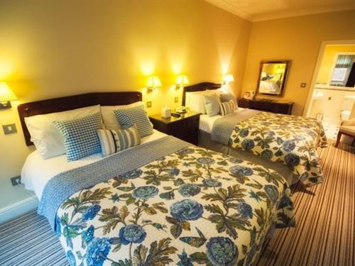 Tweepersoonskamer met 2 Aparte Bedden en Eigen Badkamer