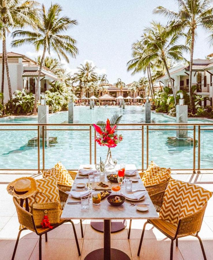 Tropical Lagoon Swimout - Sea Temple Resort & Spa - B&B