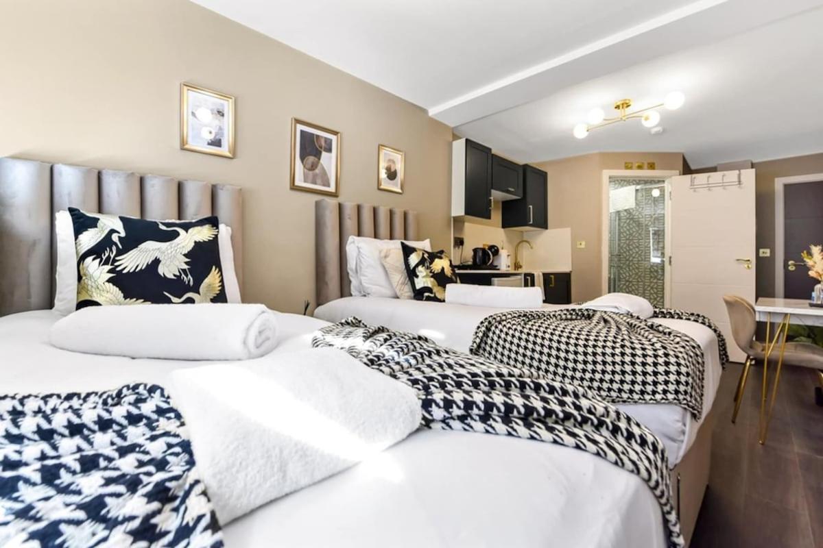 The Wanderer's Nest, Sleek Studio Near It All 1A - B&B Londra