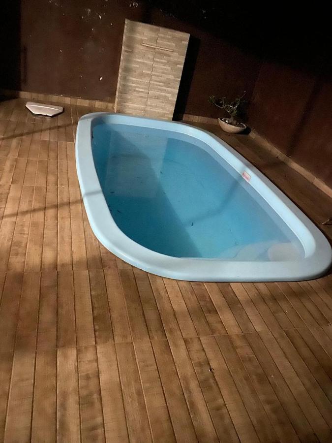 Casa espaçosa, toda climatizada, com piscina, área gourmet, playground - B&B Cuiabá