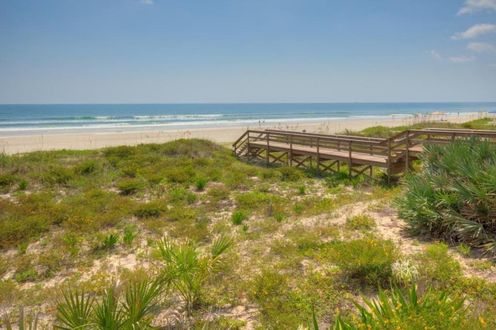 Sea La Vie Beach Oceanfront Patio Pet Friendly - Ferienwohnung Jacksonville Beach