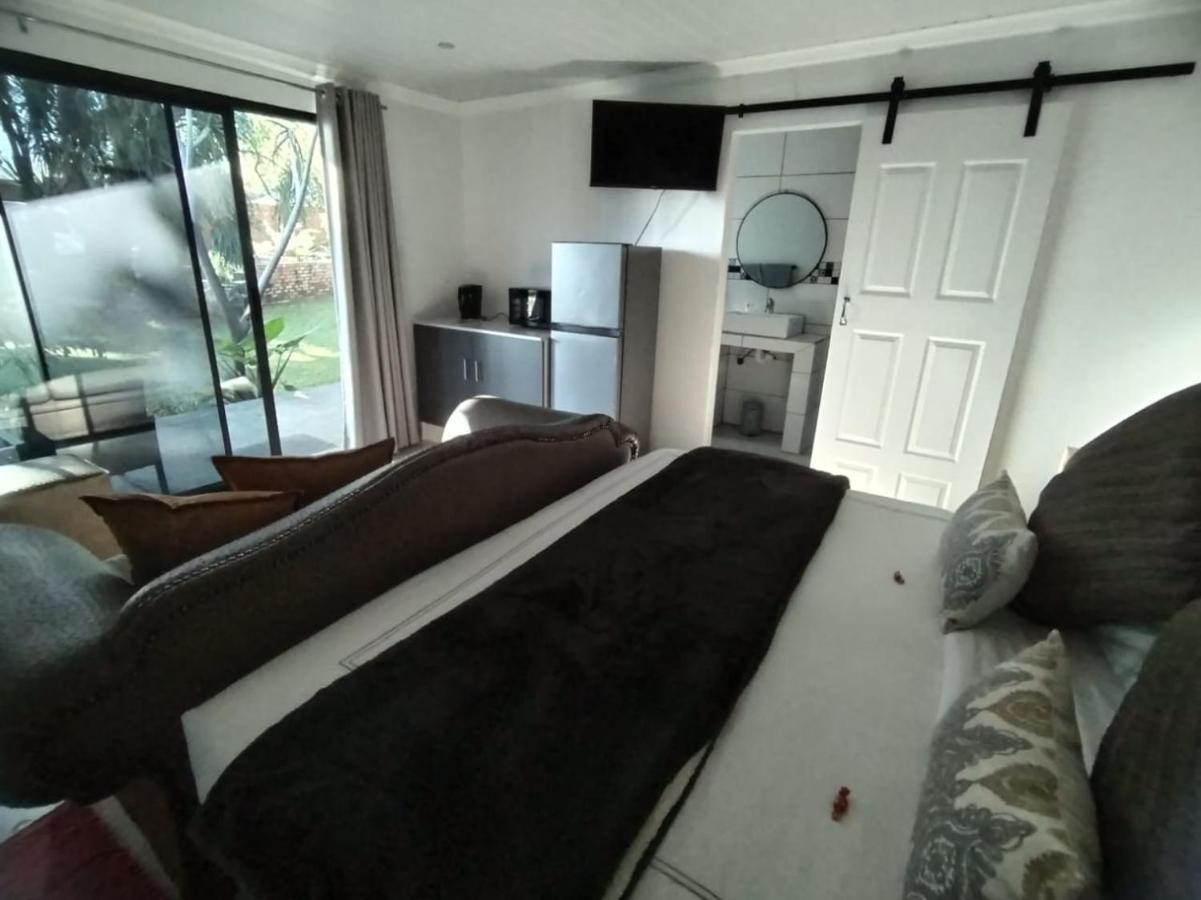 Deluxe Room (1 adult + 1 child)