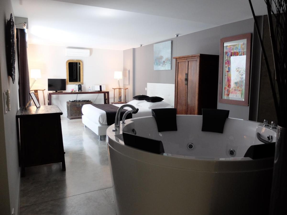 Deluxe Room with Jacuzzi