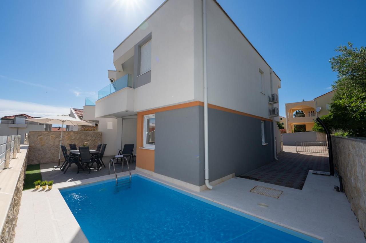 Apartment Funtastic with Private Pool - Ferienwohnung Novalja