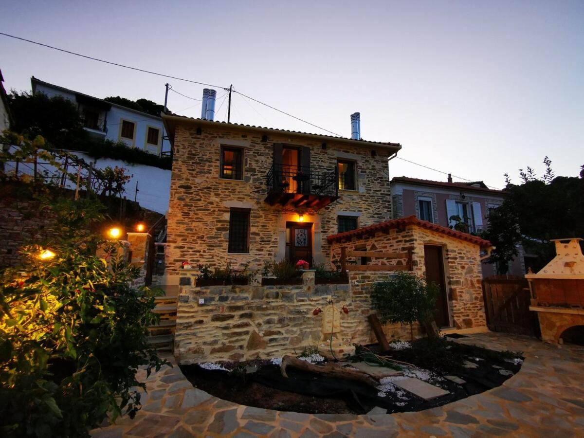Traditional stone guesthouse - B&B