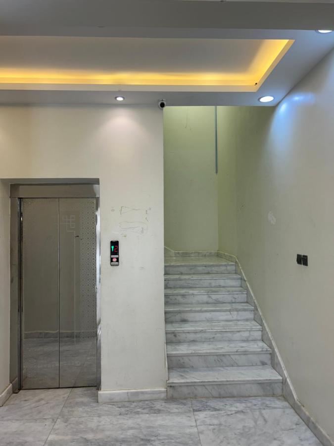 Modern & Close to Airport Apartment مسكن عصري بالقرب من المطار غرفة و صالة - Bed and Breakfast Riyad