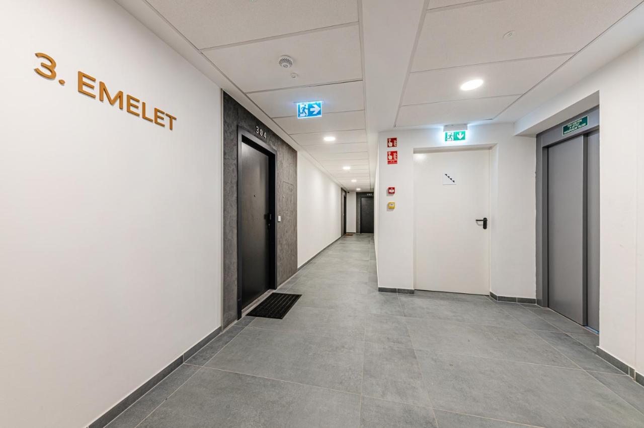 Zenit Sunrise Oasis -Garage, Balcony & Smart TV - Ferienwohnung Budapest